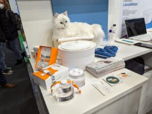 Presentan en el MWC collar para gatos que mide y monitorea sus actividades