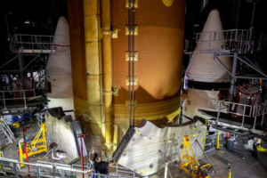 NASA calienta motores para lanzamiento de cohete a la Luna