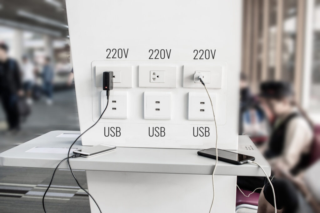 FBI advierte sobre el peligro de utilizar estaciones de carga de USB en lugares públicos